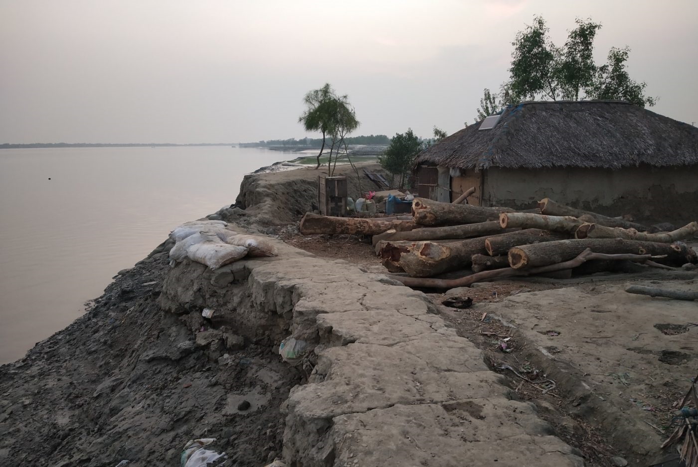 damaged-embankment-Koyra-Khulna-Bangladesh_Gouranga-Nandy-1400x938-1.jpg